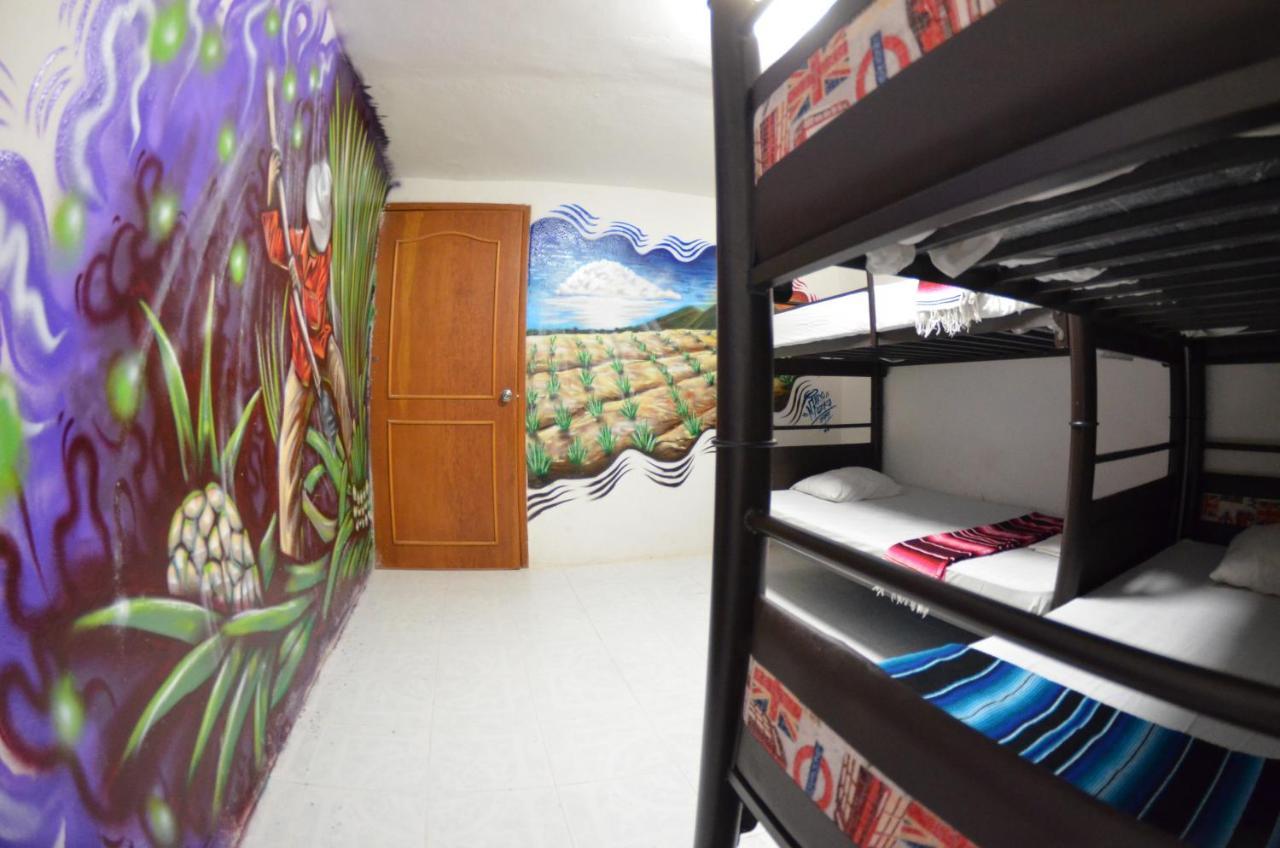 Fiesta Party Hostel - カンクン エクステリア 写真
