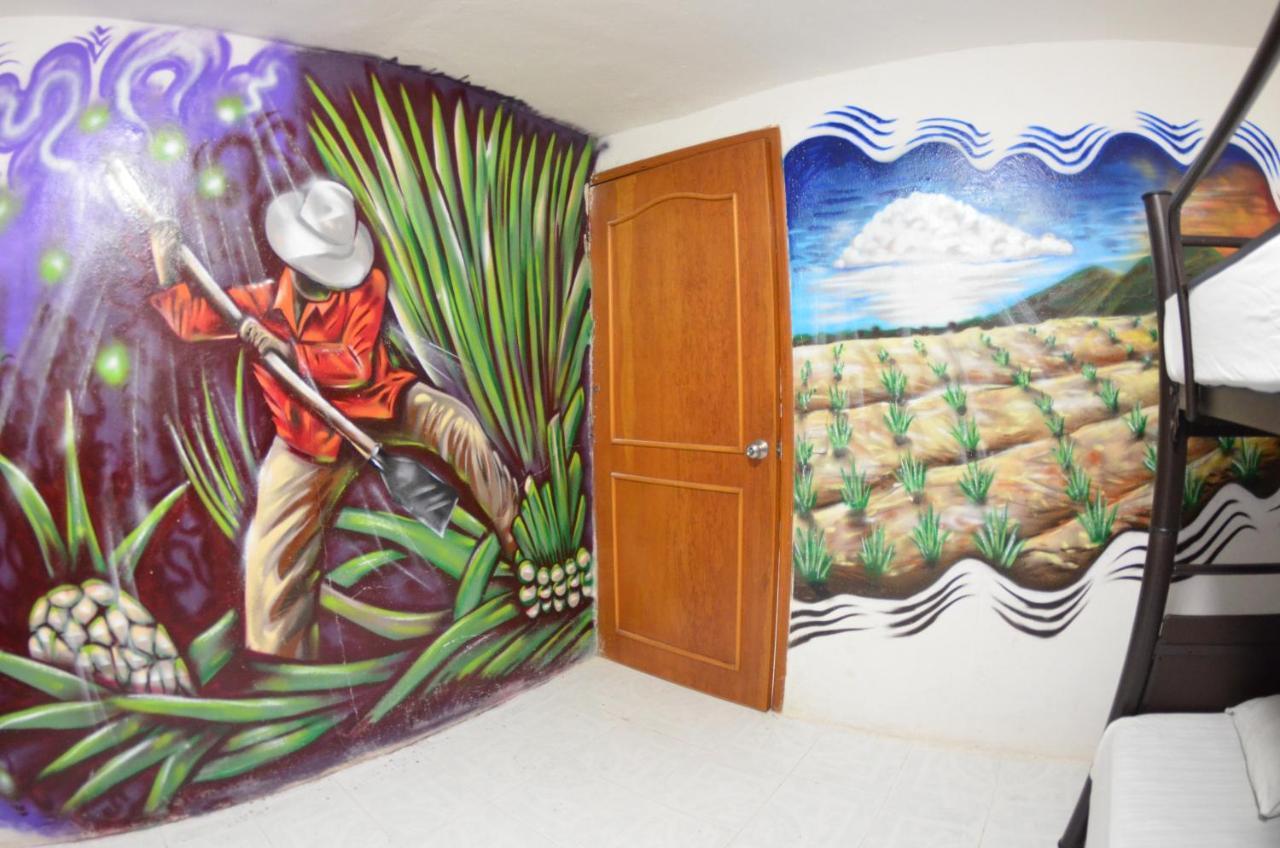 Fiesta Party Hostel - カンクン エクステリア 写真